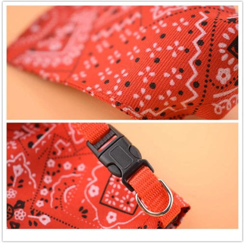 Rødt fleksibelt halsbånd med mønstret bandana
