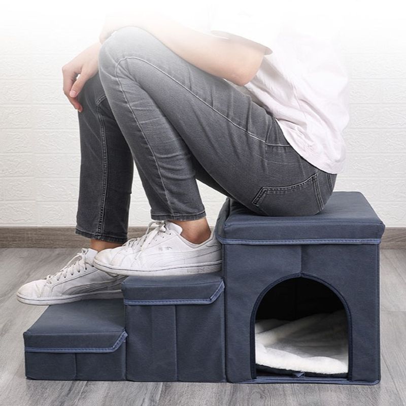 Mørk grå trapp til hund og katt, med oppbevaring og hule