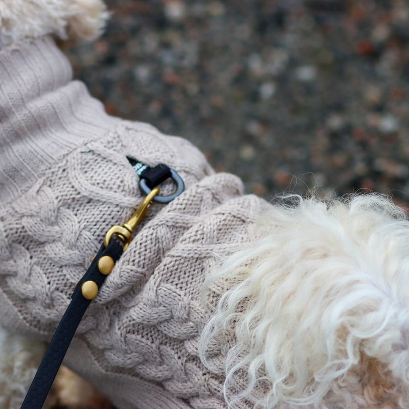 Beige strikket hundegenser 