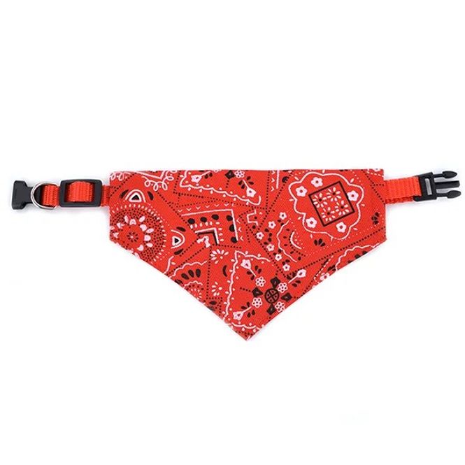 Hovedbilde Rødt fleksibelt halsbånd med mønstret bandana